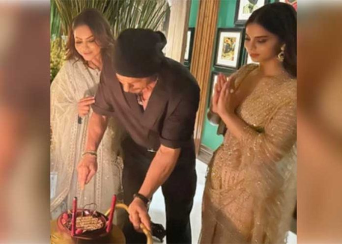 Gauri Khan shares picture SRK birthday celebrations