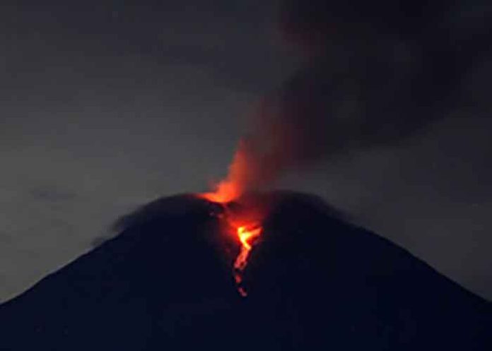 Indonesia Semeru volcano erupts