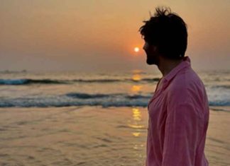 Kartik Aaryan beach