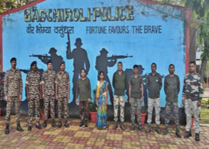 Laxmi-Bande-Majji-Woman-Maoist-surrenders