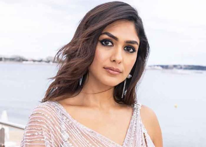 Mrunal Thakur Actress 3