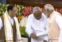 Nitish Kumar tried to touch PM Modi