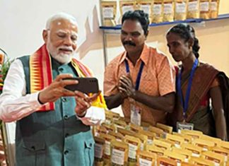 PM Modi selfie with members of Irula tribe