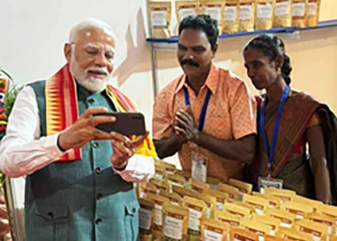 PM Modi selfie with members of Irula tribe