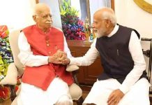 PM Modi visits Advani residence