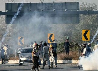 Pakistan PTI convoy enters Islamabad