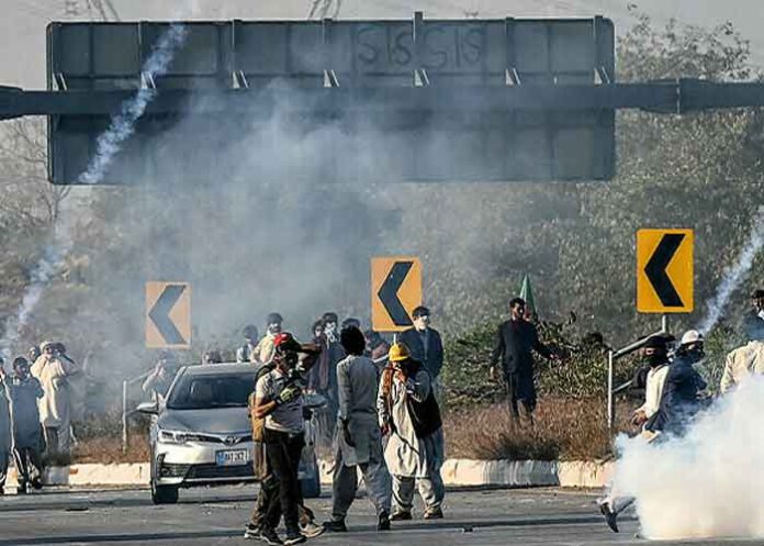 Pakistan PTI convoy enters Islamabad