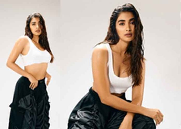 Pooja Hegde BW