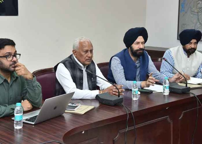 Punjab Mining Minister Goyal Asks Contractors