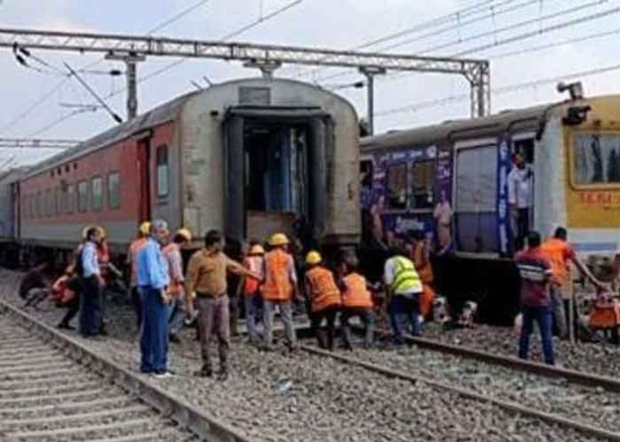 Secunderabad-Shalimar Superfast Express train derailed