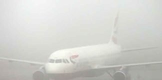 Smog-Cancel-Flights plane dense fog