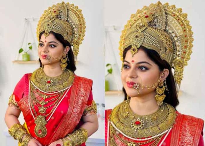 Sneha Wagh Divine