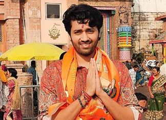 Utkarsh Sharma seeks blessings