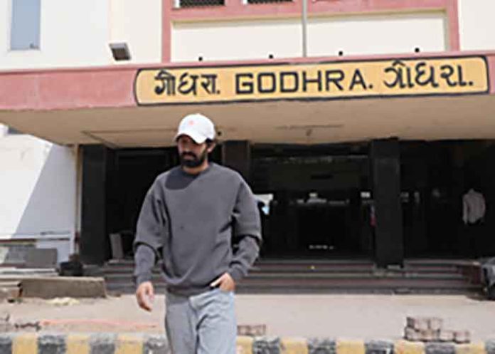 Vikrant Massey visits Godhra railway station