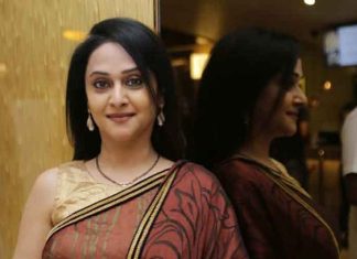 actress Mrinal Kulkarni