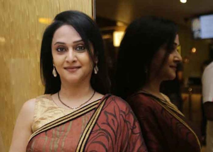 actress Mrinal Kulkarni