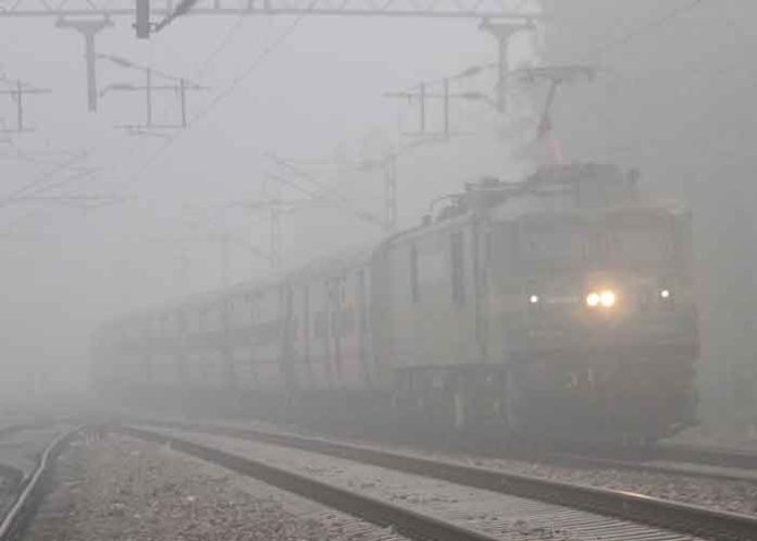 delhi air pollution train fog