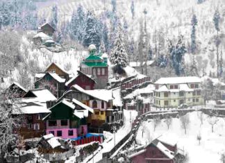 All-flights-to-Kashmir-cancelled-due-to-heavy-snowfall-train-service-restored