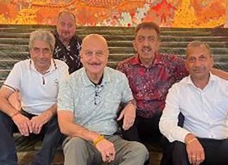 Anupam Kher with his friends