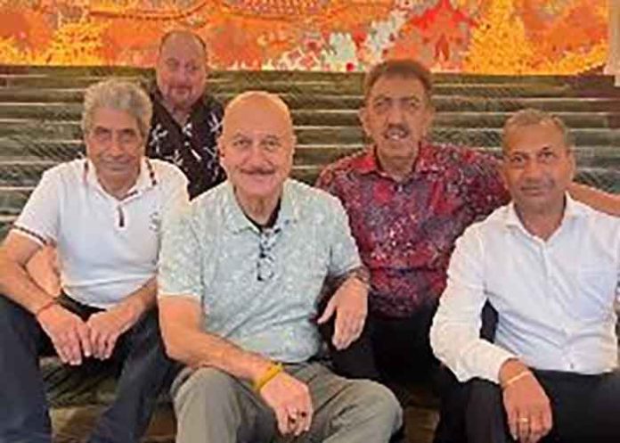 Anupam Kher with his friends