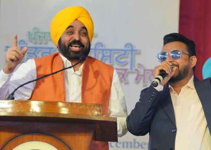 Bhagwant-Mann-at-PAU WITH Karamjit Anmol