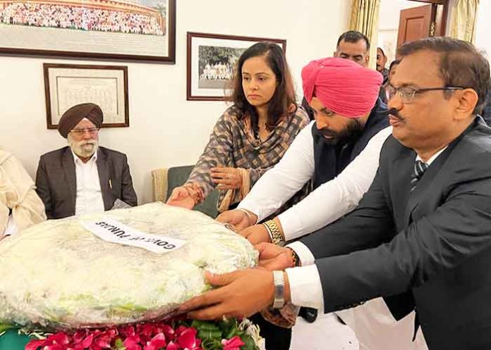 Harjot Bains and KAP Sinha pay homage