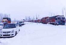 Heavy snowfall Jammu-Srinagar highway