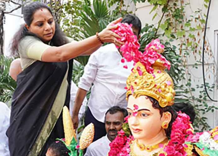 Kavitha Telangana Thalli statue