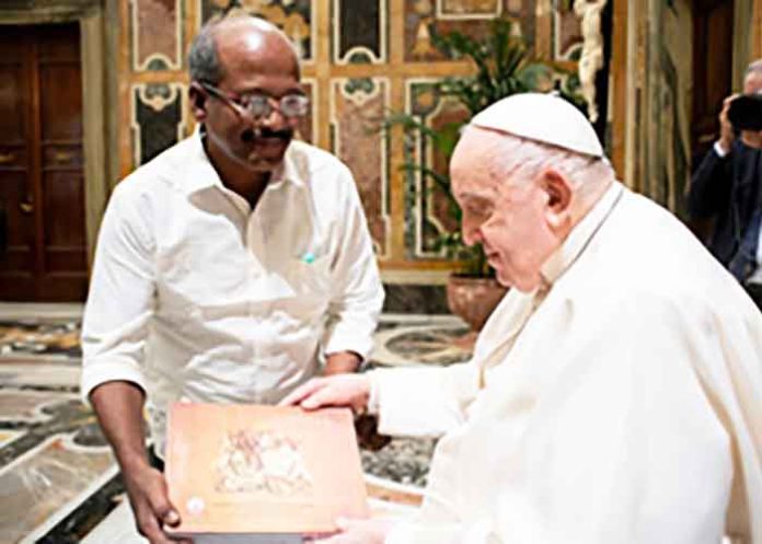 Kerala Hindu leader gifts Rig Veda to Pope Francis