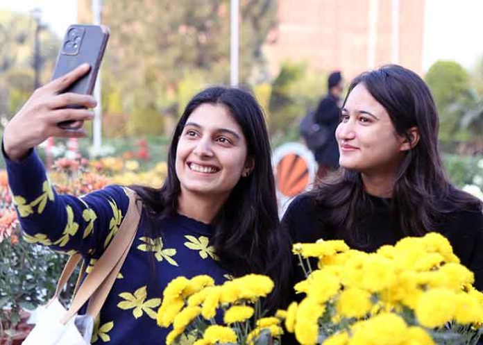 LPU Organizes Annual Chrysanthemum Flower Exhibition