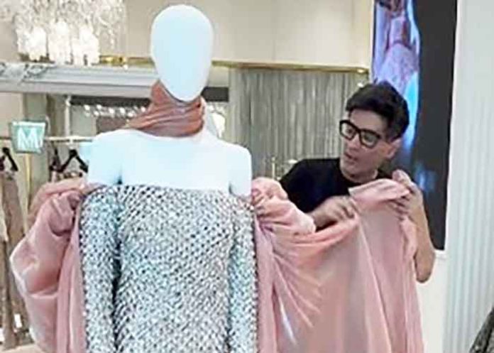 Manish Malhotra shares a glimpse