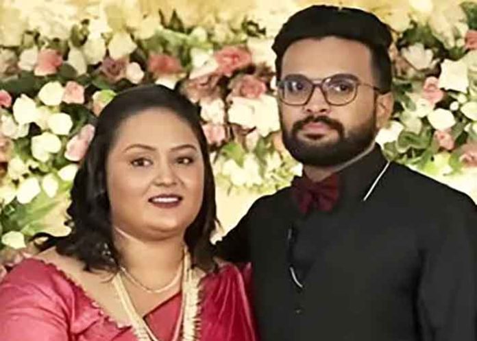 Newlyweds killed in car-minibus collision