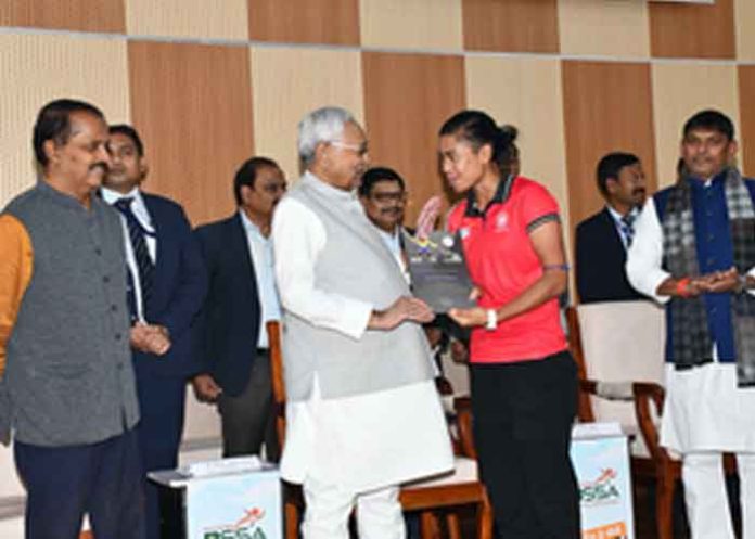 Nitish Kumar felicitates Indian Women’s Hockey Team