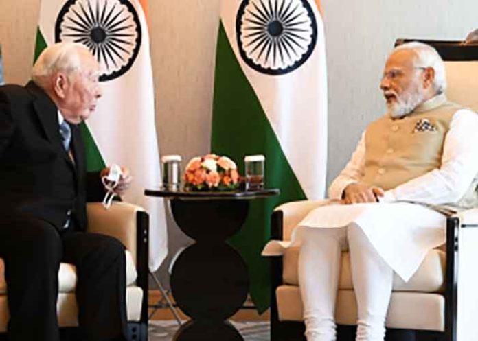 Osamu Suzuki with PM Modi