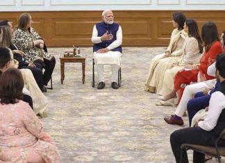 PM Modi with Kapoor family