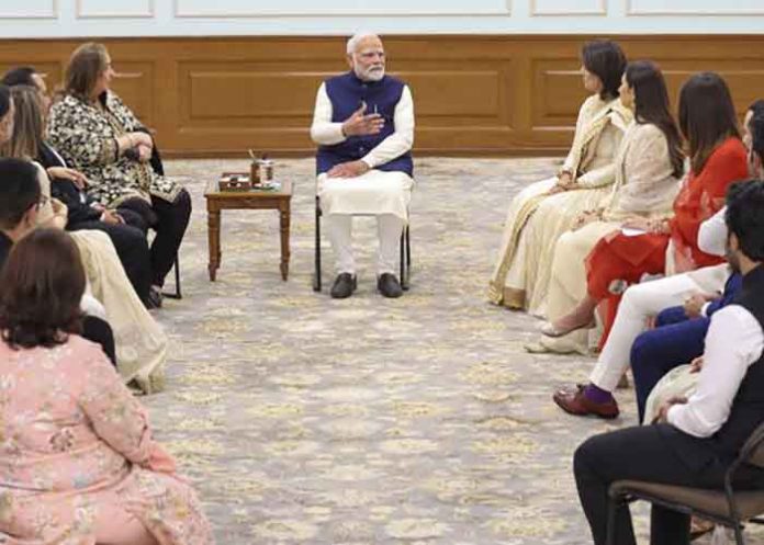 PM Modi with Kapoor family