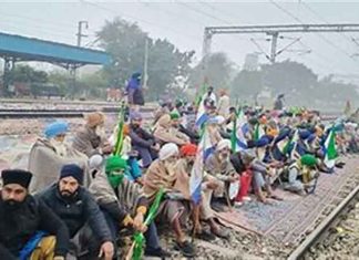 Punjab farmers block rail