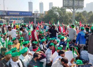 Punjab farmers protest at Haryana borders