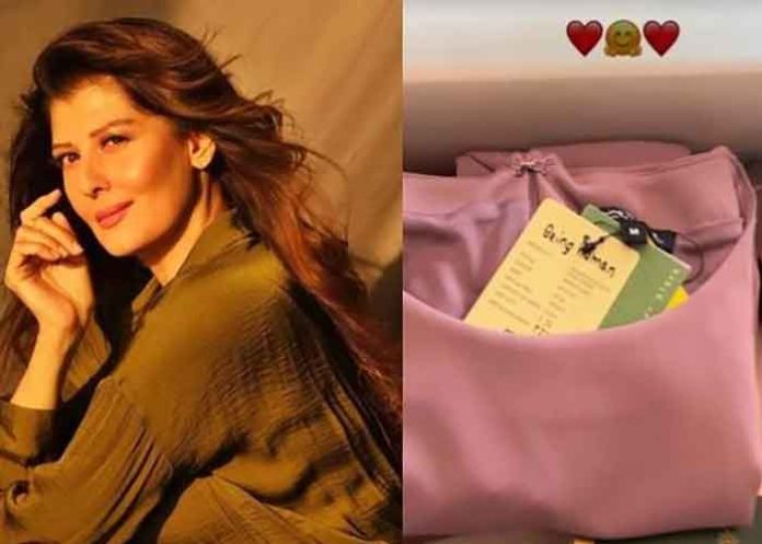 Sangeeta Bijlani receives gift