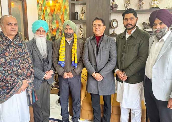 4 Councillors Join AAP Aman Arora