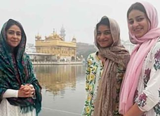 Ananya Panday at Golden Temple with family