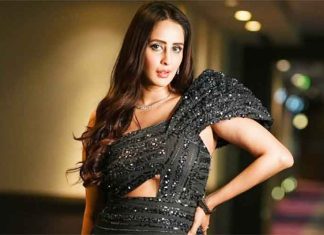 Chahatt Khanna Actress 2