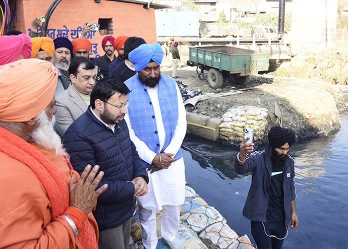 Dr Ravjot Singh Inspects Temporary Pumping Station