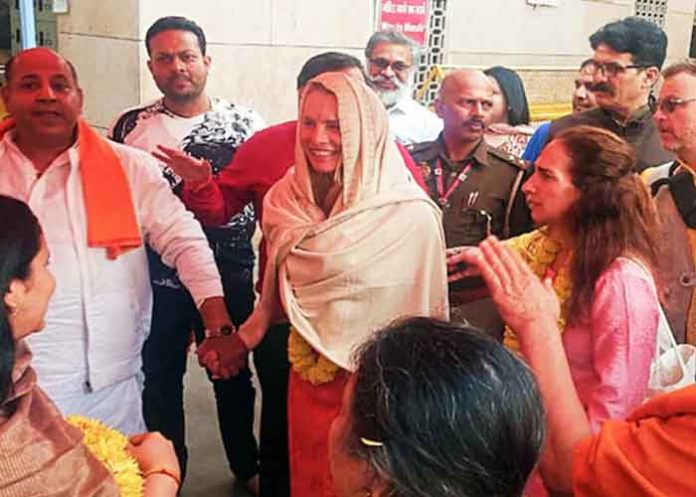 Laurene Powell Jobs at Kashi Vishwanath Temple