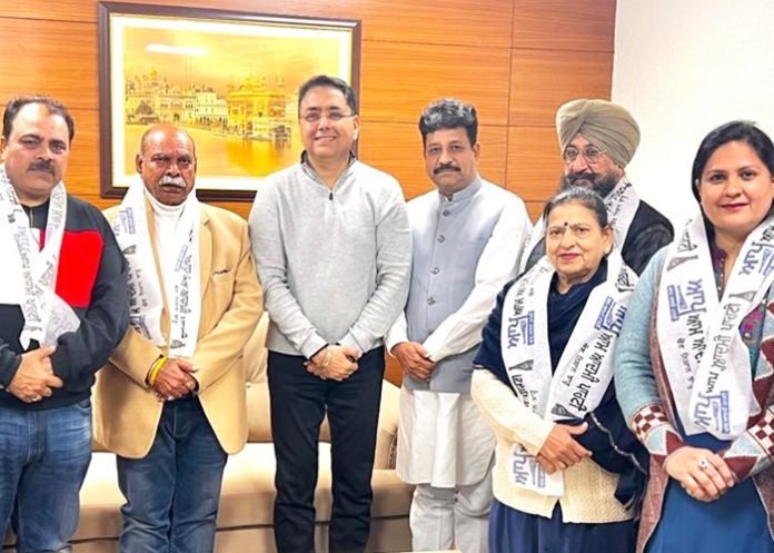 Members of Bhogpur Nagar Panchayat join AAP