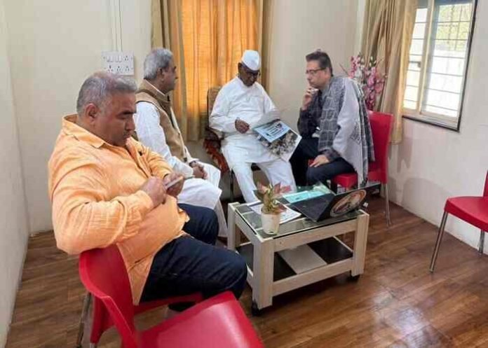 Munish-Raizada-Anna-Hazare