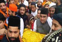 PM-Modi-offers-Chadar-at-Ajmer-sharif-dargah