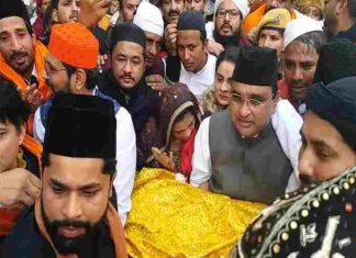 PM-Modi-offers-Chadar-at-Ajmer-sharif-dargah