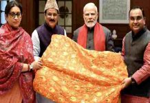 PM-Modi-presents-Chadar-to-be-offered-at-Ajmer-Sharif-Dargah