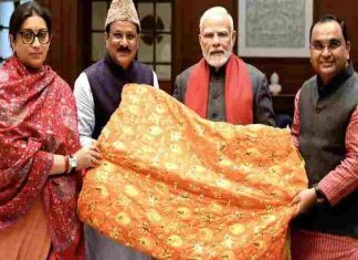 PM-Modi-presents-Chadar-to-be-offered-at-Ajmer-Sharif-Dargah